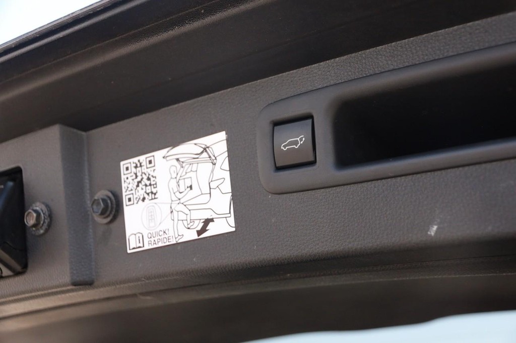 Toyota Highlander Vehicle Full-screen Gallery Image 8