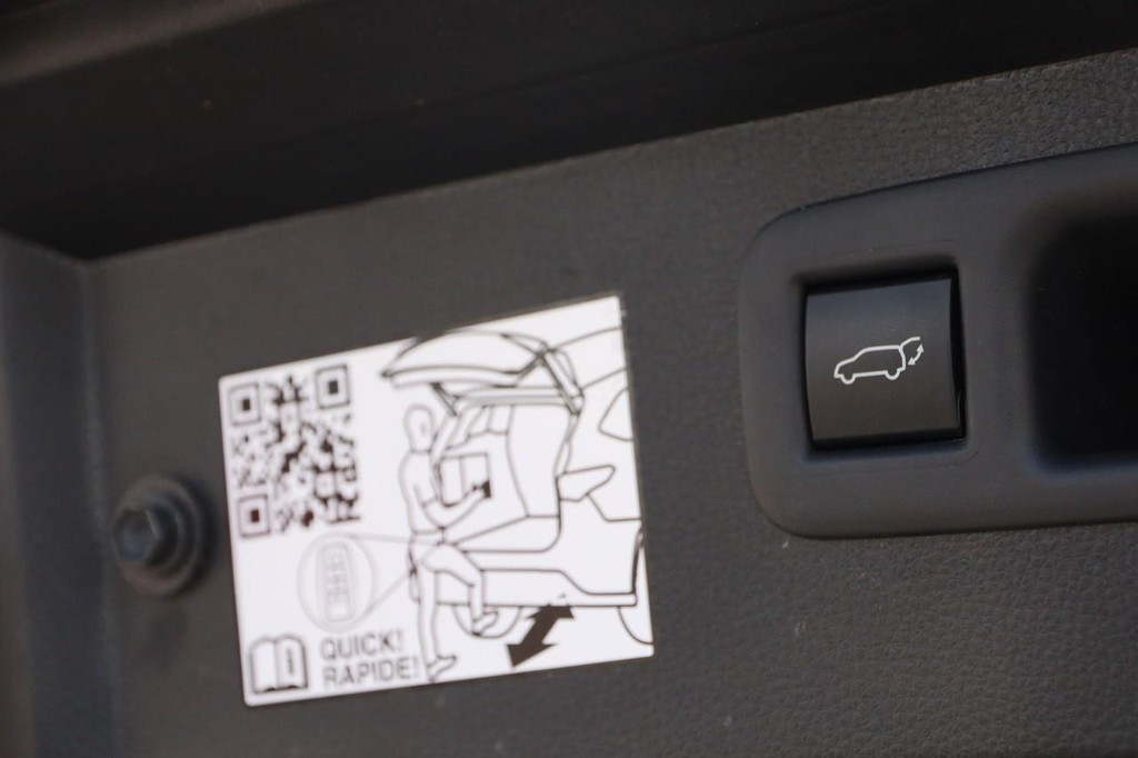 Toyota Highlander Vehicle Full-screen Gallery Image 9