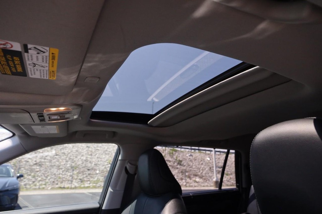 Toyota Highlander Vehicle Full-screen Gallery Image 10