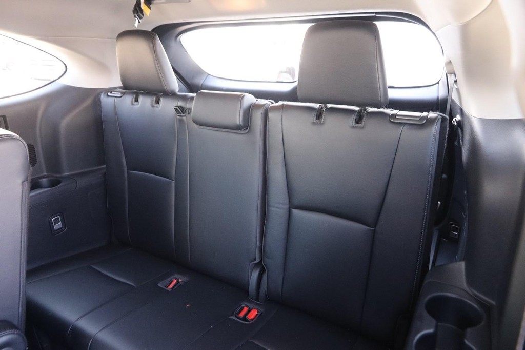 Toyota Highlander Vehicle Full-screen Gallery Image 13
