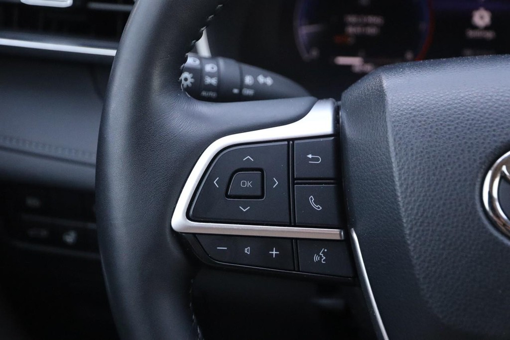 Toyota Highlander Vehicle Full-screen Gallery Image 15