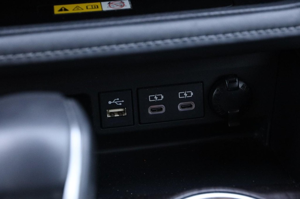 Toyota Highlander Vehicle Full-screen Gallery Image 23