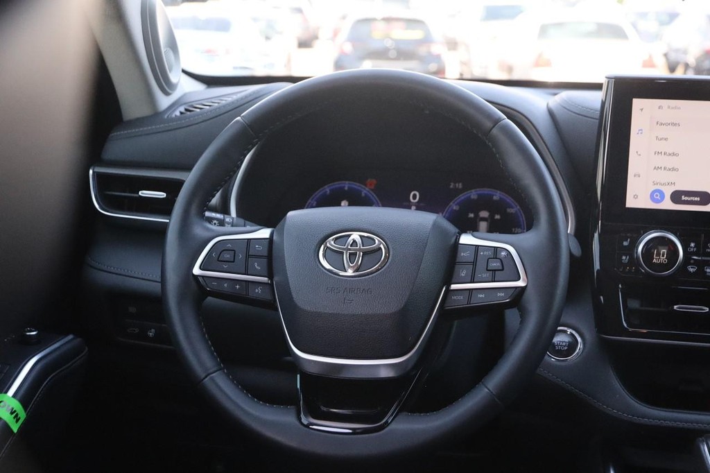 Toyota Highlander Vehicle Full-screen Gallery Image 27