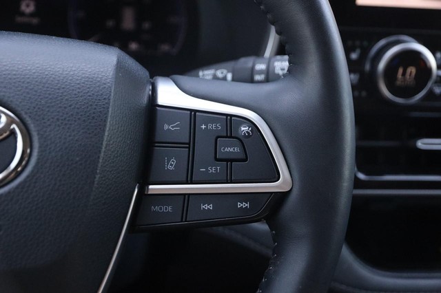 Toyota Highlander Vehicle Image 16