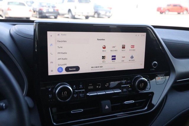 Toyota Highlander Vehicle Image 19