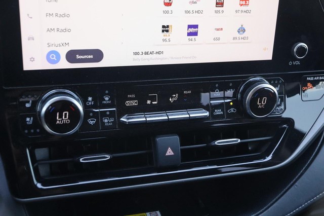 Toyota Highlander Vehicle Image 21