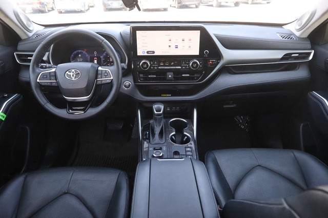 Toyota Highlander Vehicle Image 25