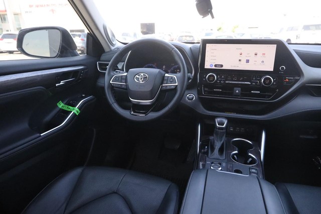 Toyota Highlander Vehicle Image 26