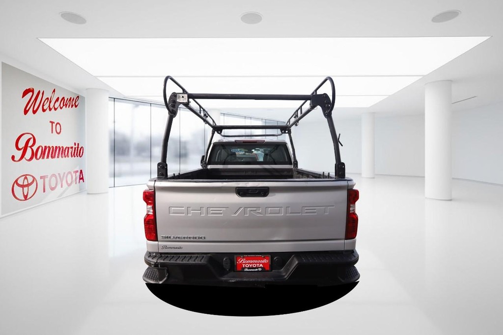 Chevrolet Silverado 2500HD Vehicle Full-screen Gallery Image 6