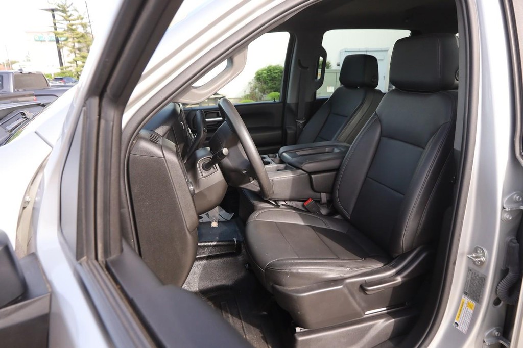 Chevrolet Silverado 2500HD Vehicle Full-screen Gallery Image 7