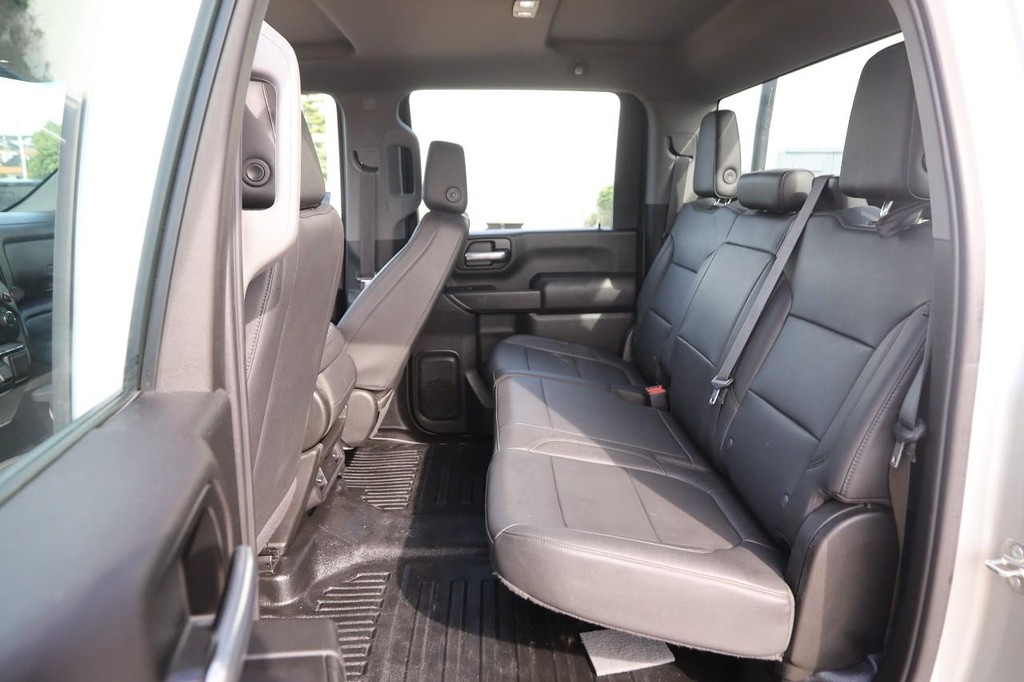 Chevrolet Silverado 2500HD Vehicle Full-screen Gallery Image 8