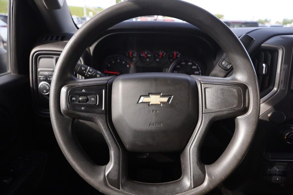 Chevrolet Silverado 2500HD Vehicle Full-screen Gallery Image 9
