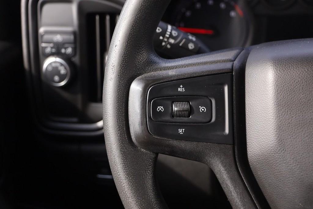 Chevrolet Silverado 2500HD Vehicle Full-screen Gallery Image 10