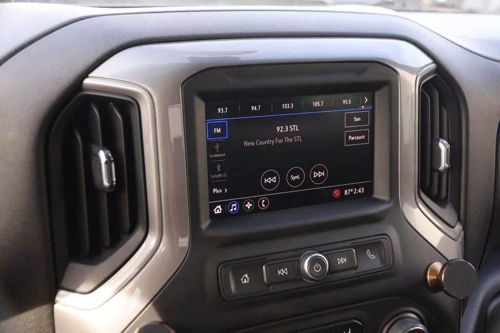 Chevrolet Silverado 2500HD Vehicle Full-screen Gallery Image 13