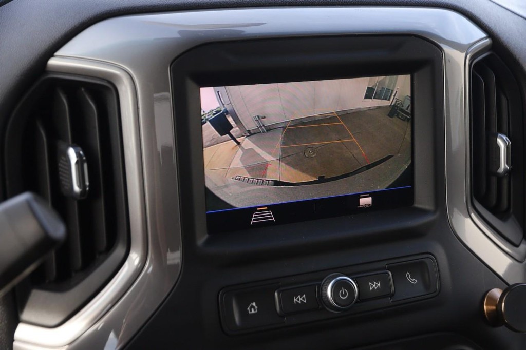 Chevrolet Silverado 2500HD Vehicle Full-screen Gallery Image 14