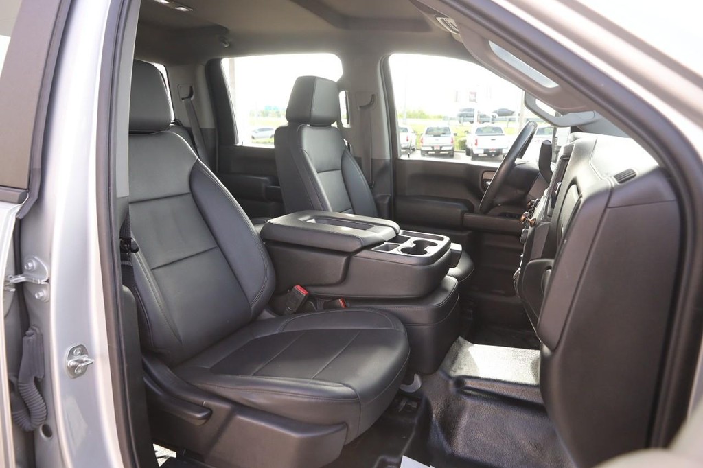 Chevrolet Silverado 2500HD Vehicle Full-screen Gallery Image 22