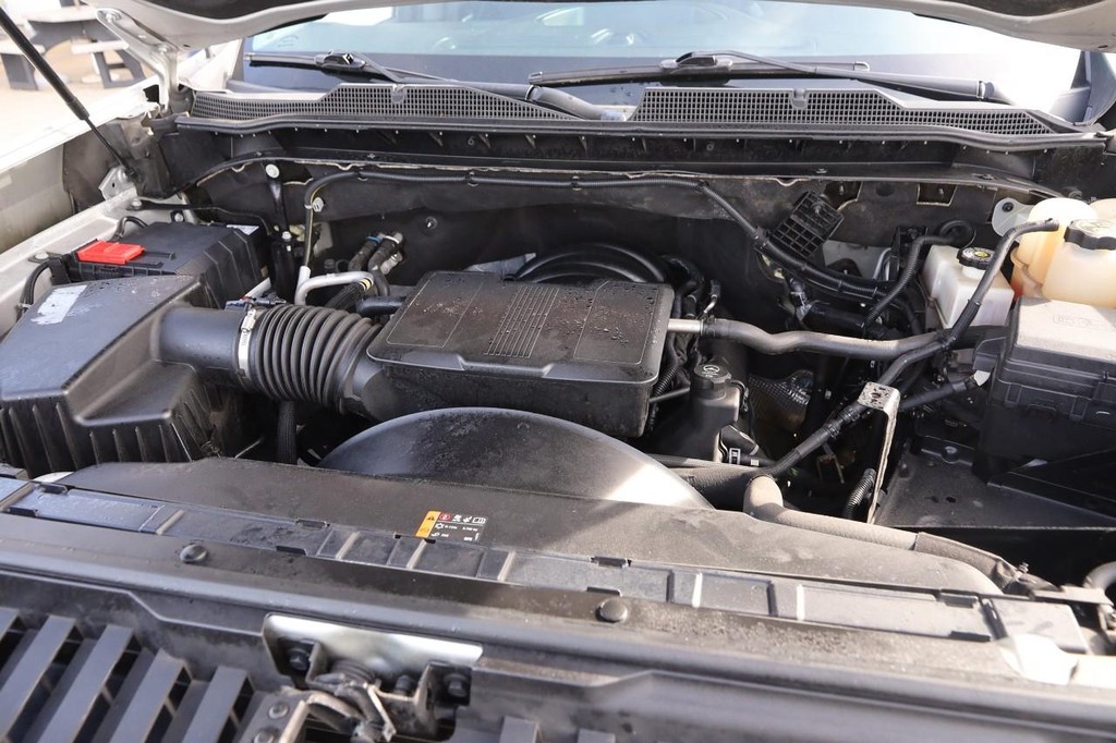 Chevrolet Silverado 2500HD Vehicle Full-screen Gallery Image 23