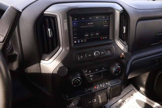 Chevrolet Silverado 2500HD Vehicle Image 12