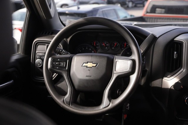 Chevrolet Silverado 2500HD Vehicle Image 19