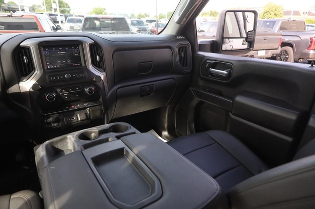 Chevrolet Silverado 2500HD Vehicle Image 21