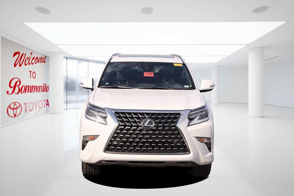 Lexus GX Vehicle Full-screen Gallery Image 4