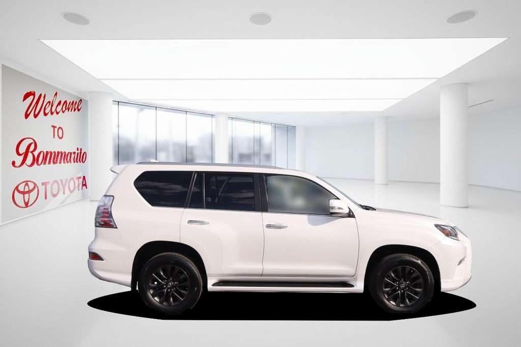 Lexus GX Vehicle Full-screen Gallery Image 5