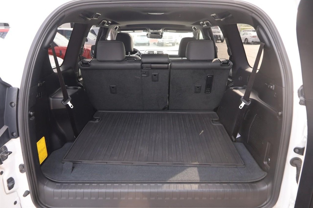 Lexus GX Vehicle Full-screen Gallery Image 7
