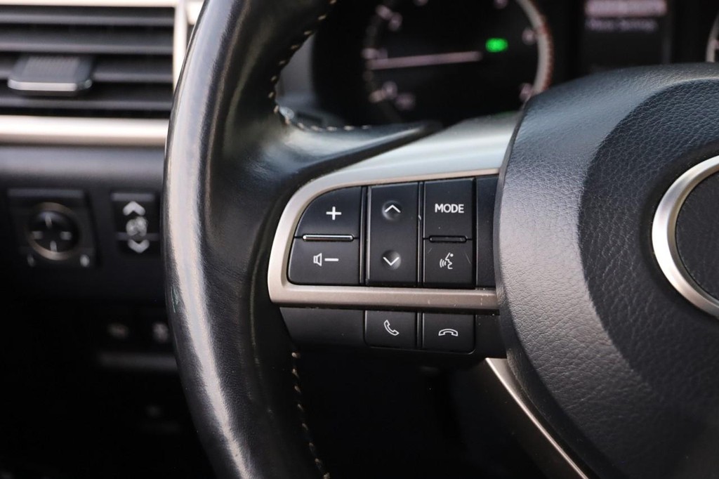 Lexus GX Vehicle Full-screen Gallery Image 13