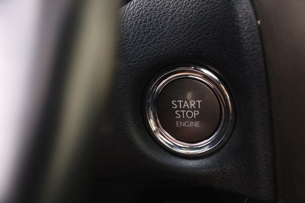 Lexus GX Vehicle Full-screen Gallery Image 16