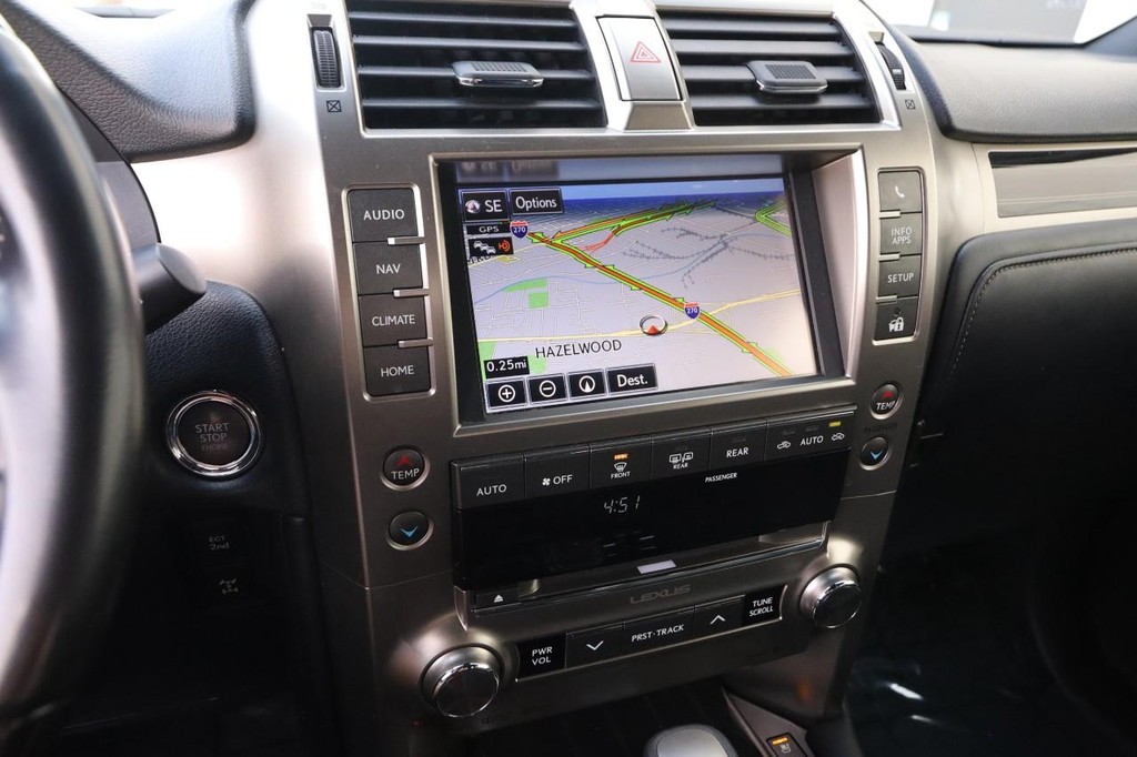 Lexus GX Vehicle Full-screen Gallery Image 18