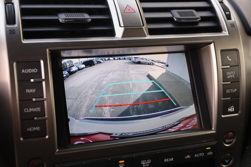 Lexus GX Vehicle Full-screen Gallery Image 20