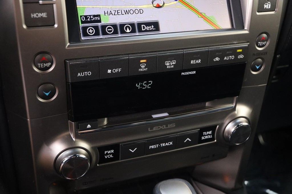 Lexus GX Vehicle Full-screen Gallery Image 21