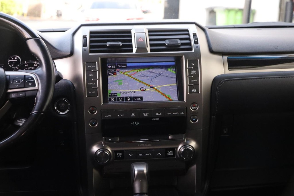 Lexus GX Vehicle Full-screen Gallery Image 29