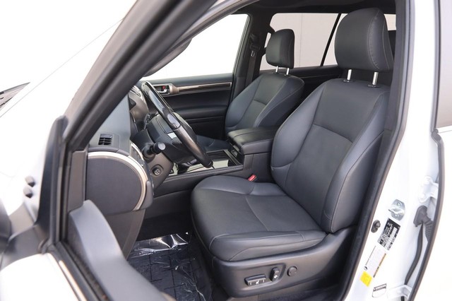 Lexus GX Vehicle Image 09