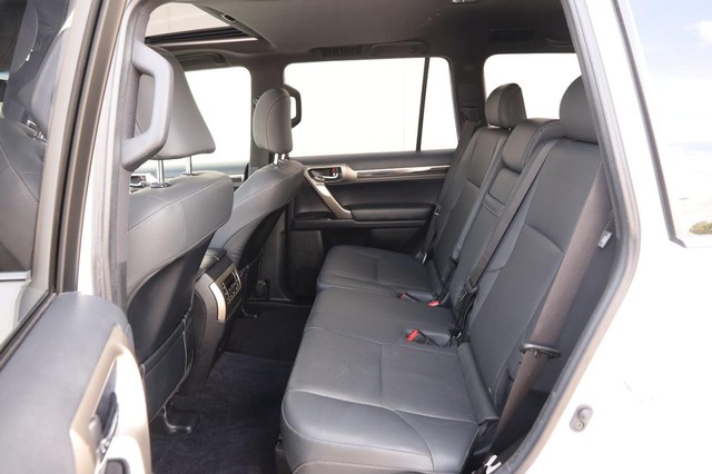 Lexus GX Vehicle Image 10