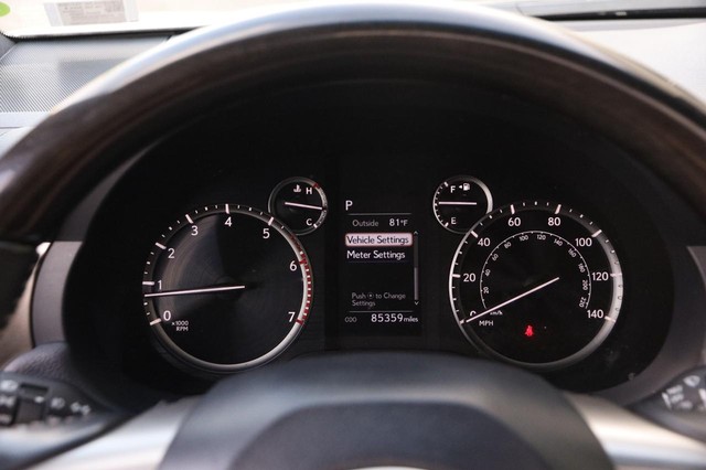 Lexus GX Vehicle Image 15
