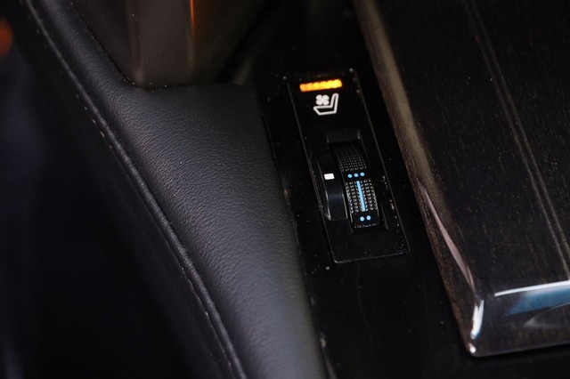 Lexus GX Vehicle Image 23