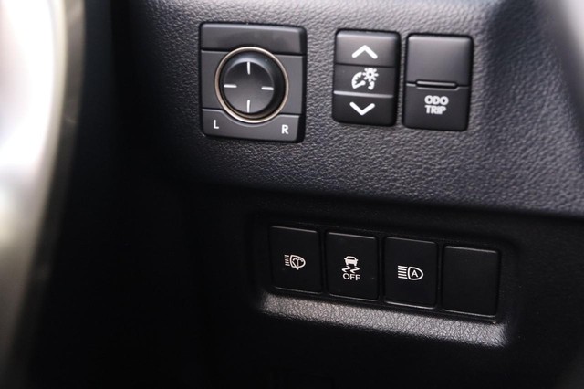 Lexus GX Vehicle Image 24