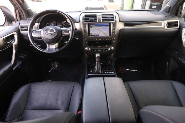 Lexus GX Vehicle Image 26