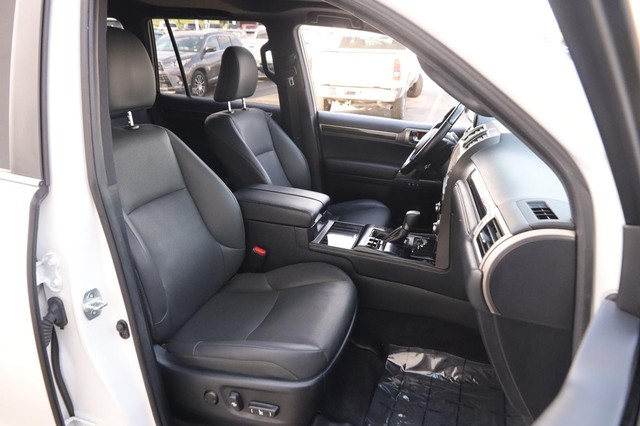 Lexus GX Vehicle Image 31