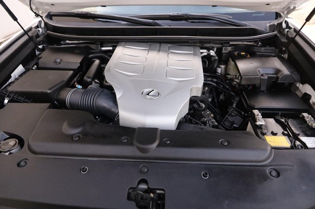 Lexus GX Vehicle Image 32