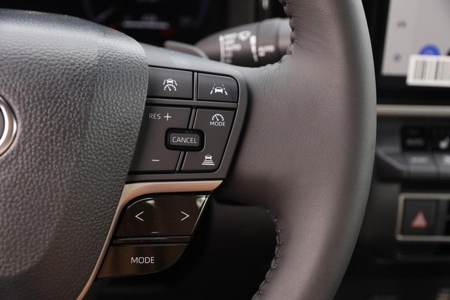 Toyota Camry Vehicle Image 13