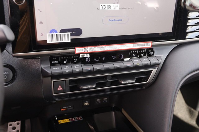 Toyota Camry Vehicle Image 18