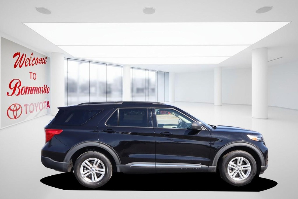 Ford Explorer Vehicle Full-screen Gallery Image 05