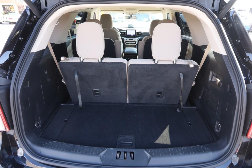 Ford Explorer Vehicle Full-screen Gallery Image 07