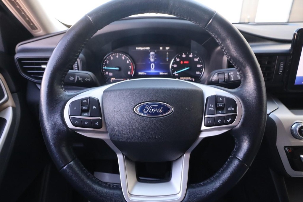 Ford Explorer Vehicle Full-screen Gallery Image 12