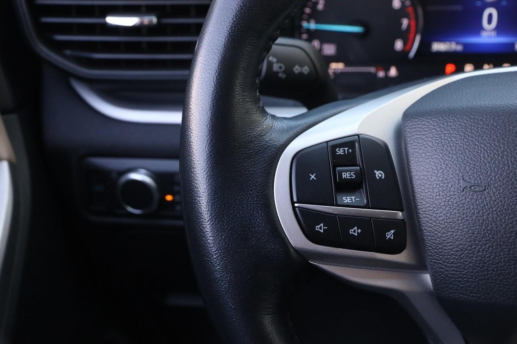 Ford Explorer Vehicle Full-screen Gallery Image 13
