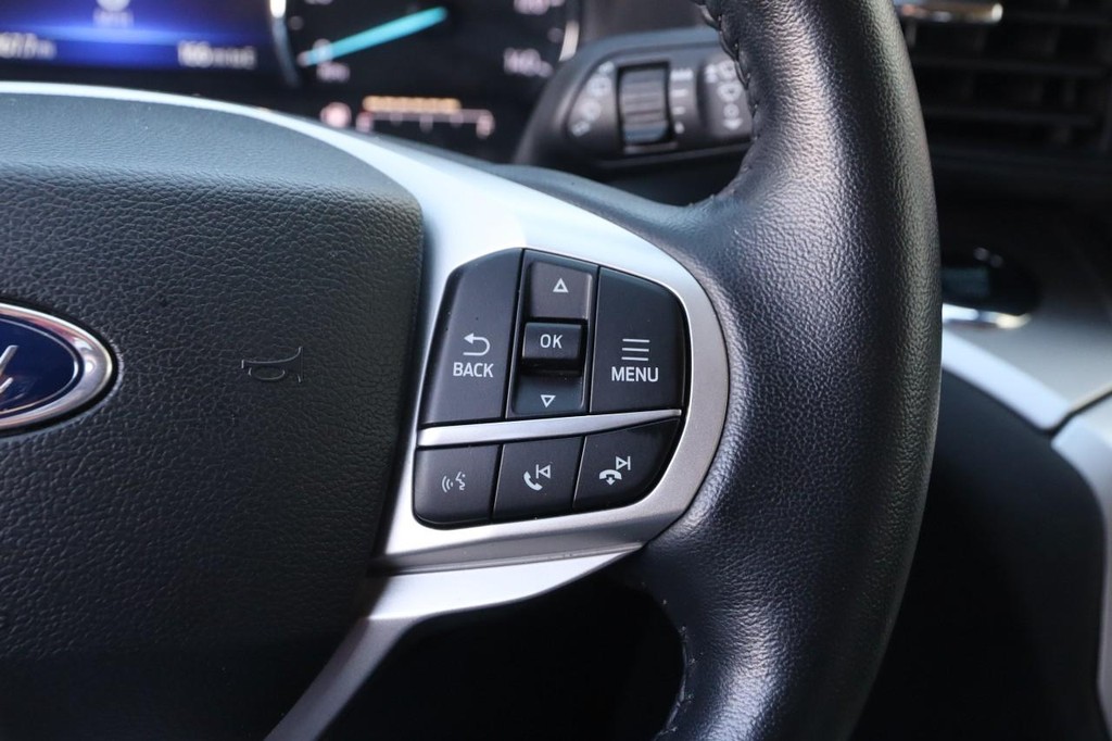 Ford Explorer Vehicle Full-screen Gallery Image 14