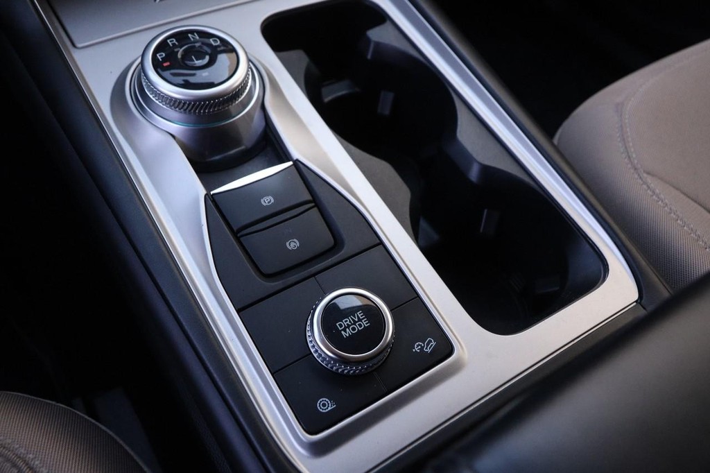 Ford Explorer Vehicle Full-screen Gallery Image 21