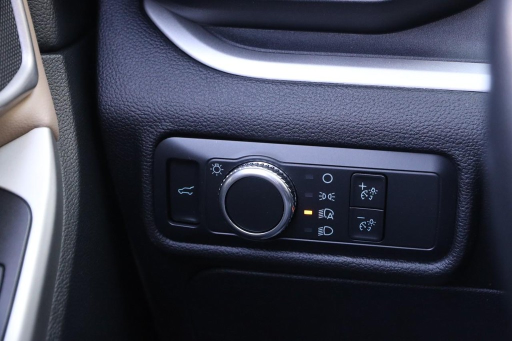 Ford Explorer Vehicle Full-screen Gallery Image 22